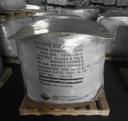 腐食性ソーダは水酸化ナトリウムNaOH 99% 1000kg/Bag 20tons/20GP Withouパレットを真珠で飾る